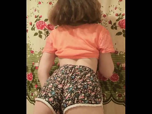 ❤️ Una ghjovana sexy si spoglia i pantaloncini davanti à a camera Video cazzo à noi % co.slowheat.top%